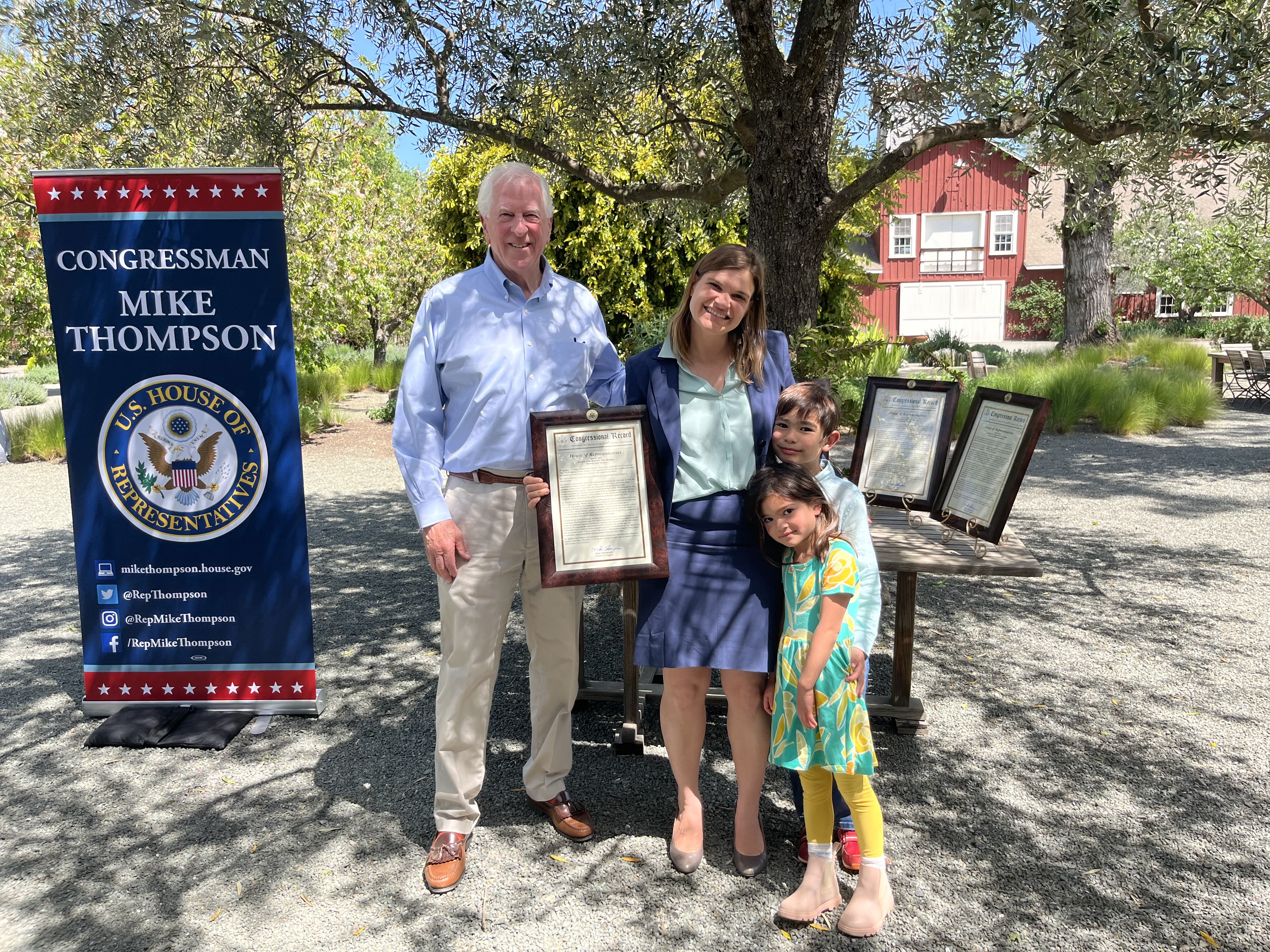 Rep. Thompson presents the award to Katie Jackson, joined by her children